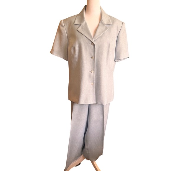 Joan Leslie Pants - NWOT Joan Leslie Light Blue Short Sleeve Blazer Pants Suit Set Size 14-16 Petite